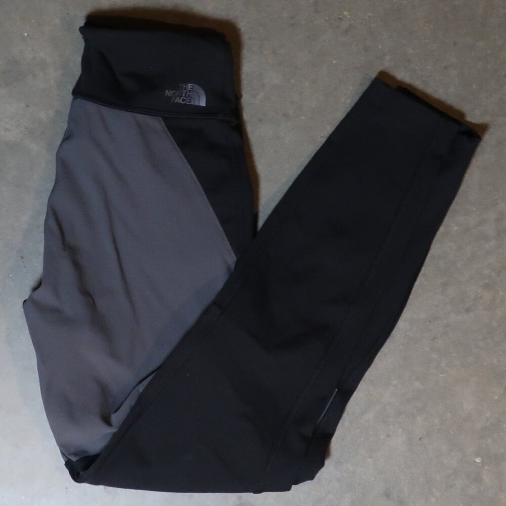 The North Face. Women's Small. Leggings. Zipper Pockets. Black w/ Gray.